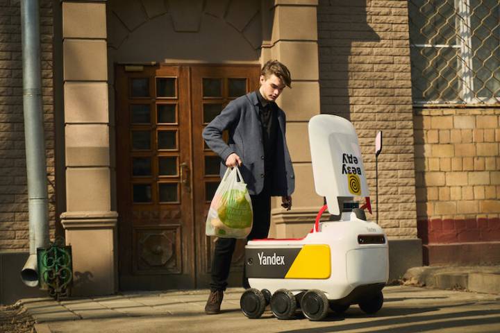Yandex Robots Will Deliver Food On Campuses Of US Universities