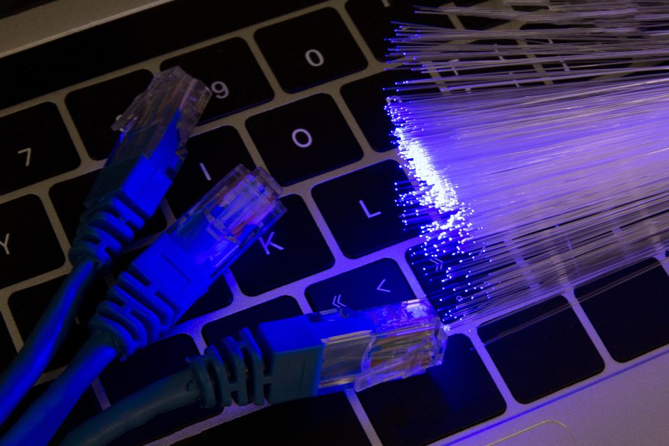 Comparison Between ADSL And Fiber Optics: Which One To Choose?